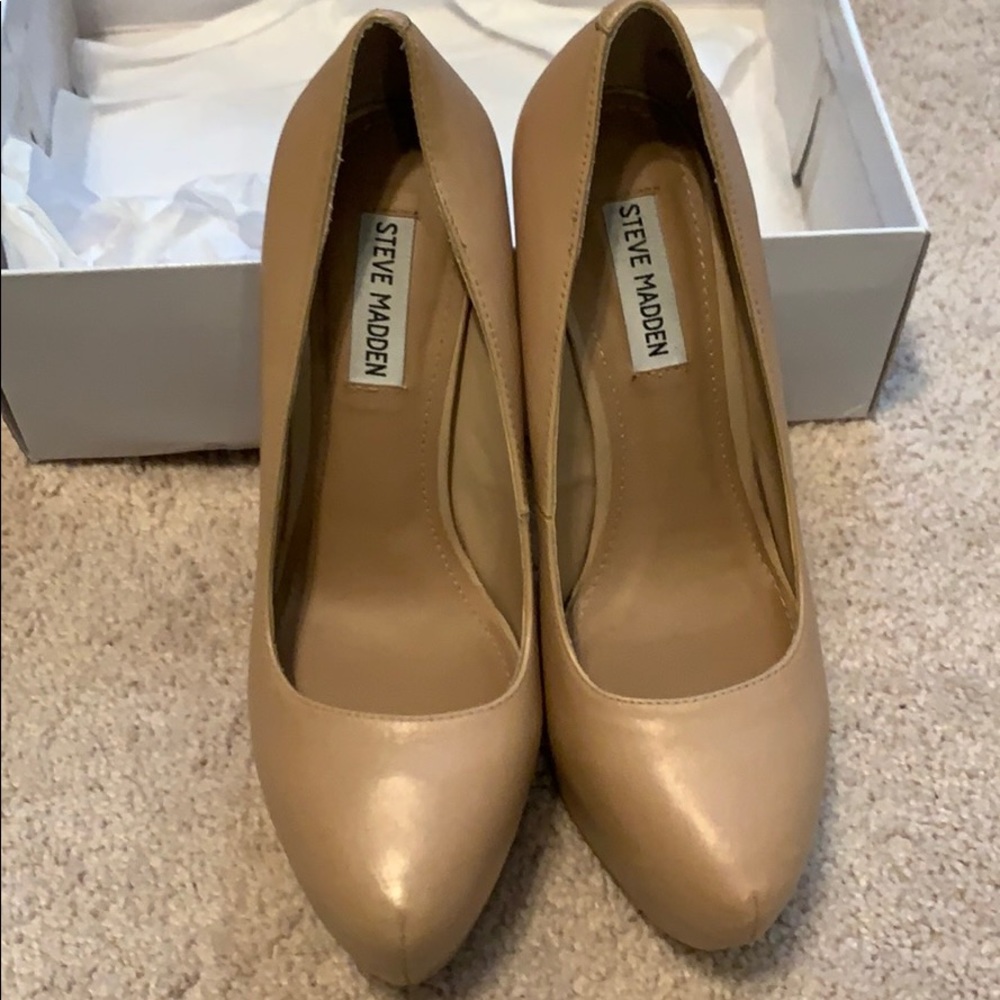 Steven Madden Nude Platform heels